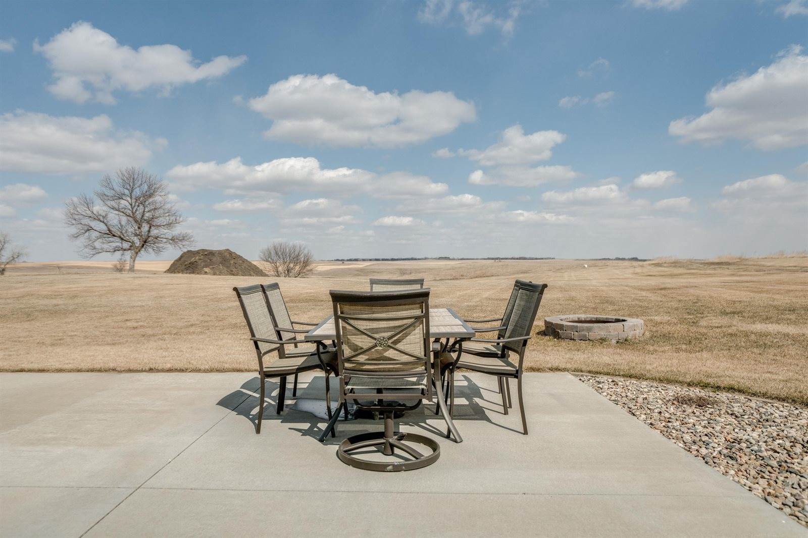 7321 Scenic Hills Road, Bismarck, ND 58503