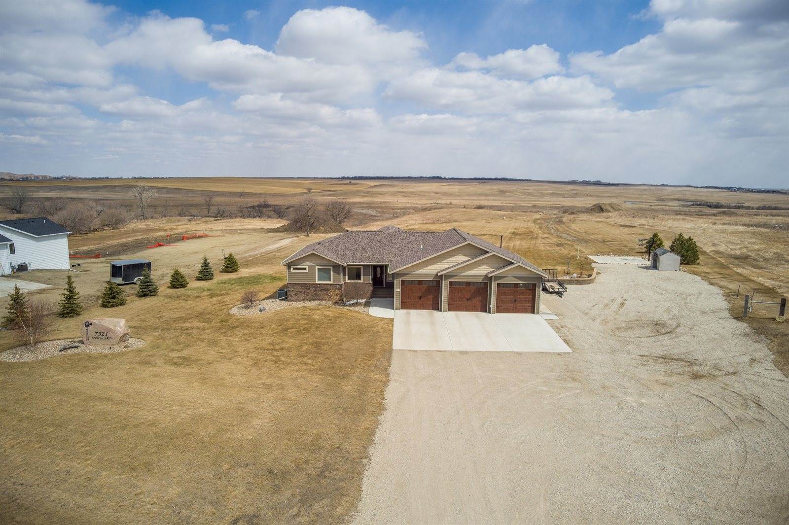 7321 Scenic Hills Road, Bismarck, ND 58503