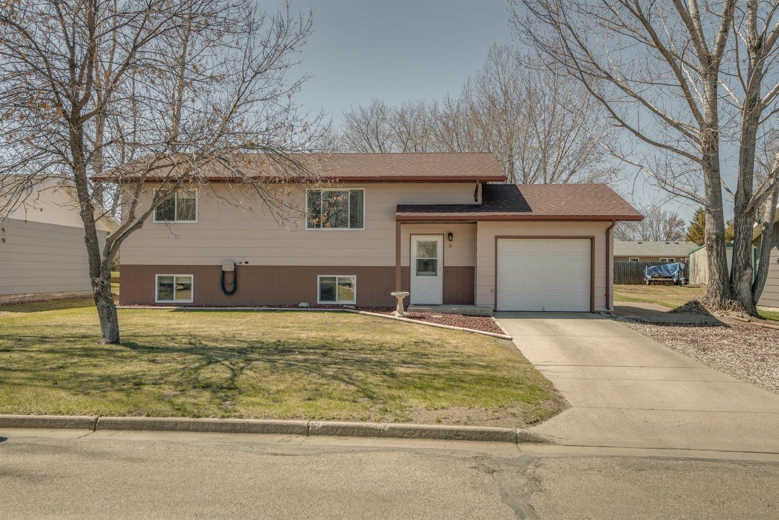 5 Stanley Drive, Lincoln, ND 58504