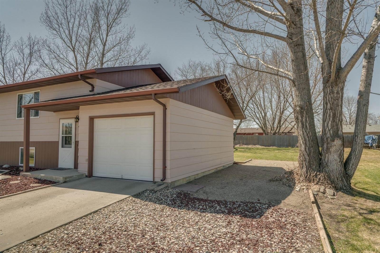 5 Stanley Drive, Lincoln, ND 58504