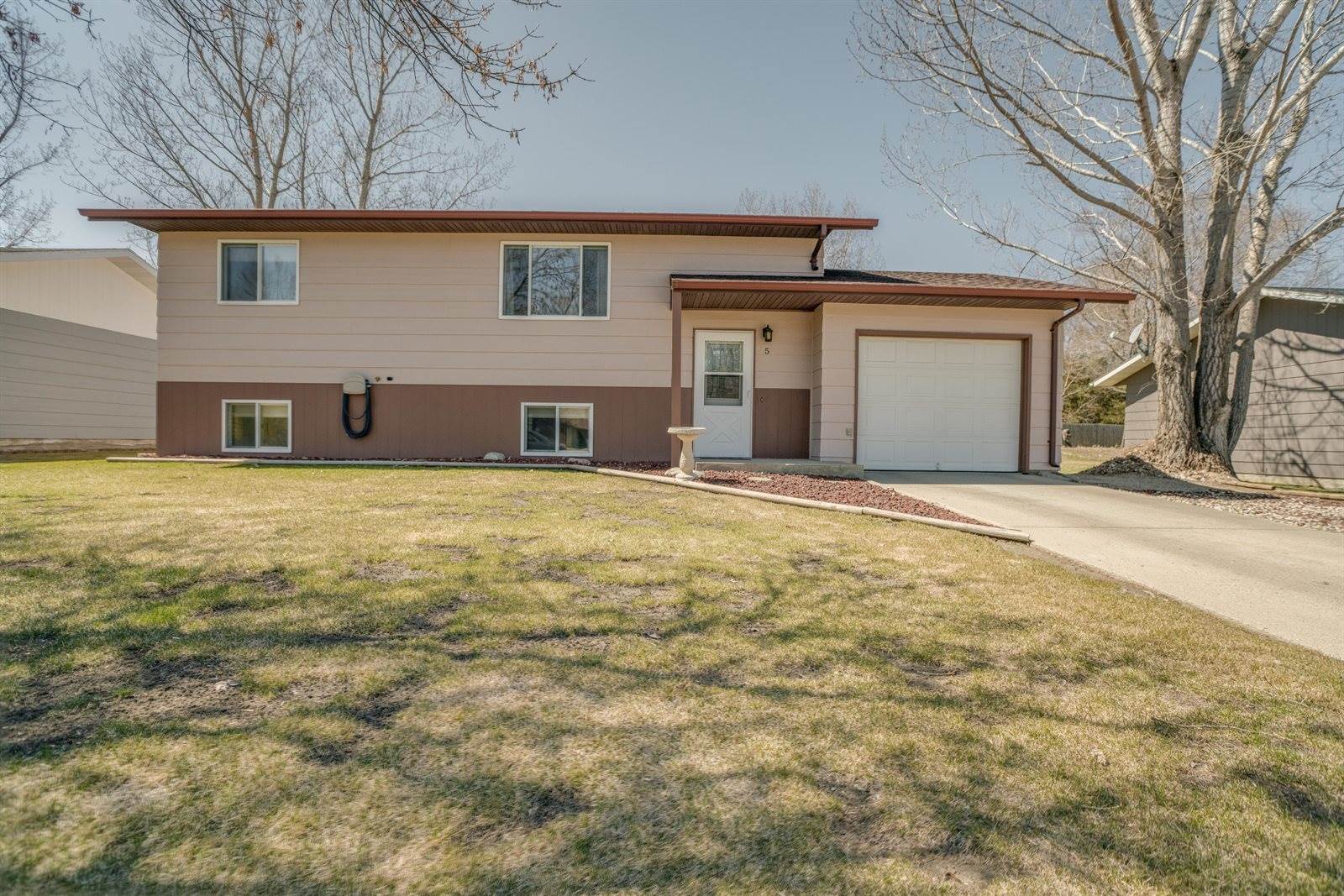 5 Stanley Drive, Lincoln, ND 58504