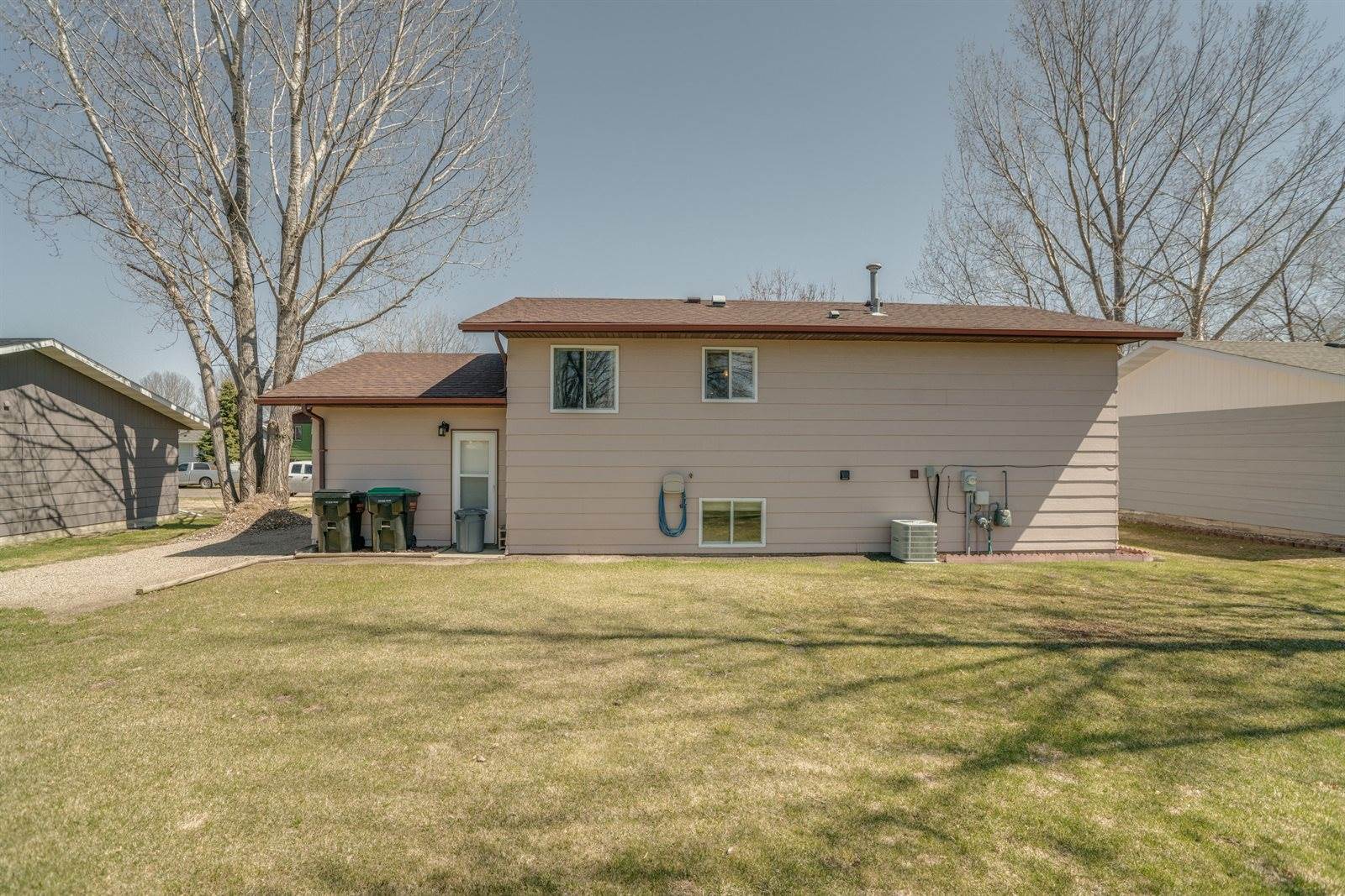 5 Stanley Drive, Lincoln, ND 58504