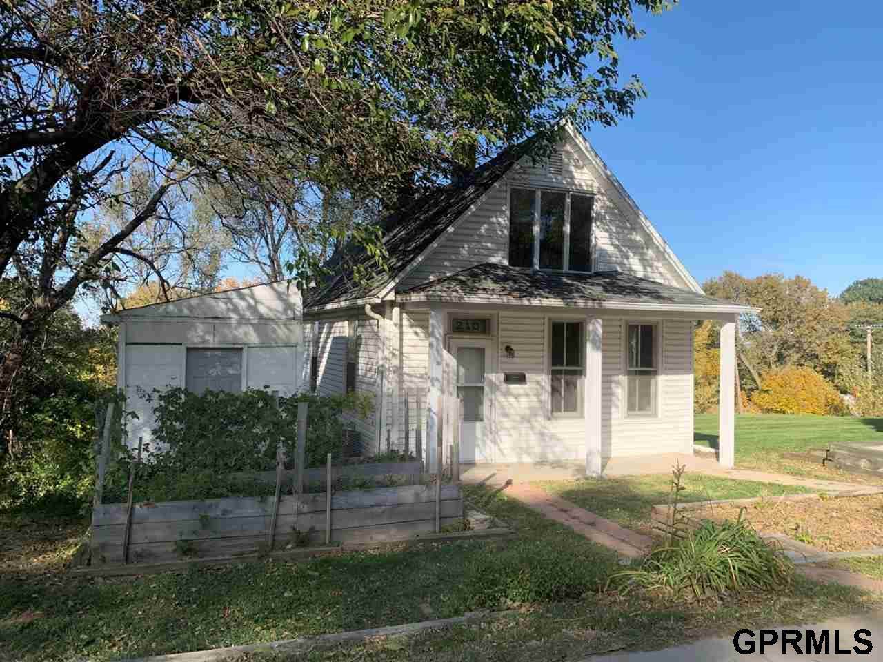 210 Cedar Street, Omaha, NE 68108