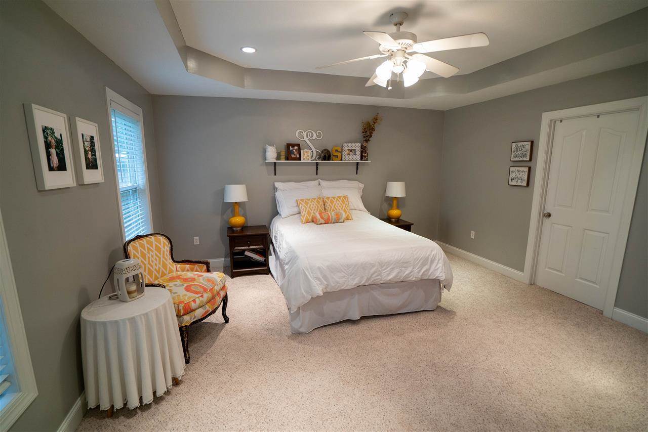 1041 Foxglove St, Bowling Green, KY 42104