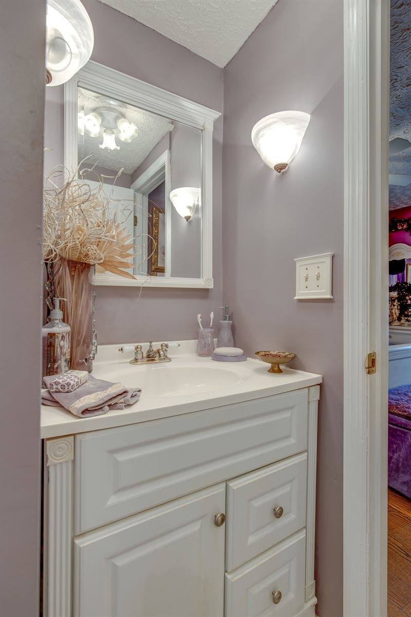 3204 Louise Dr, Nashville, TN 37211