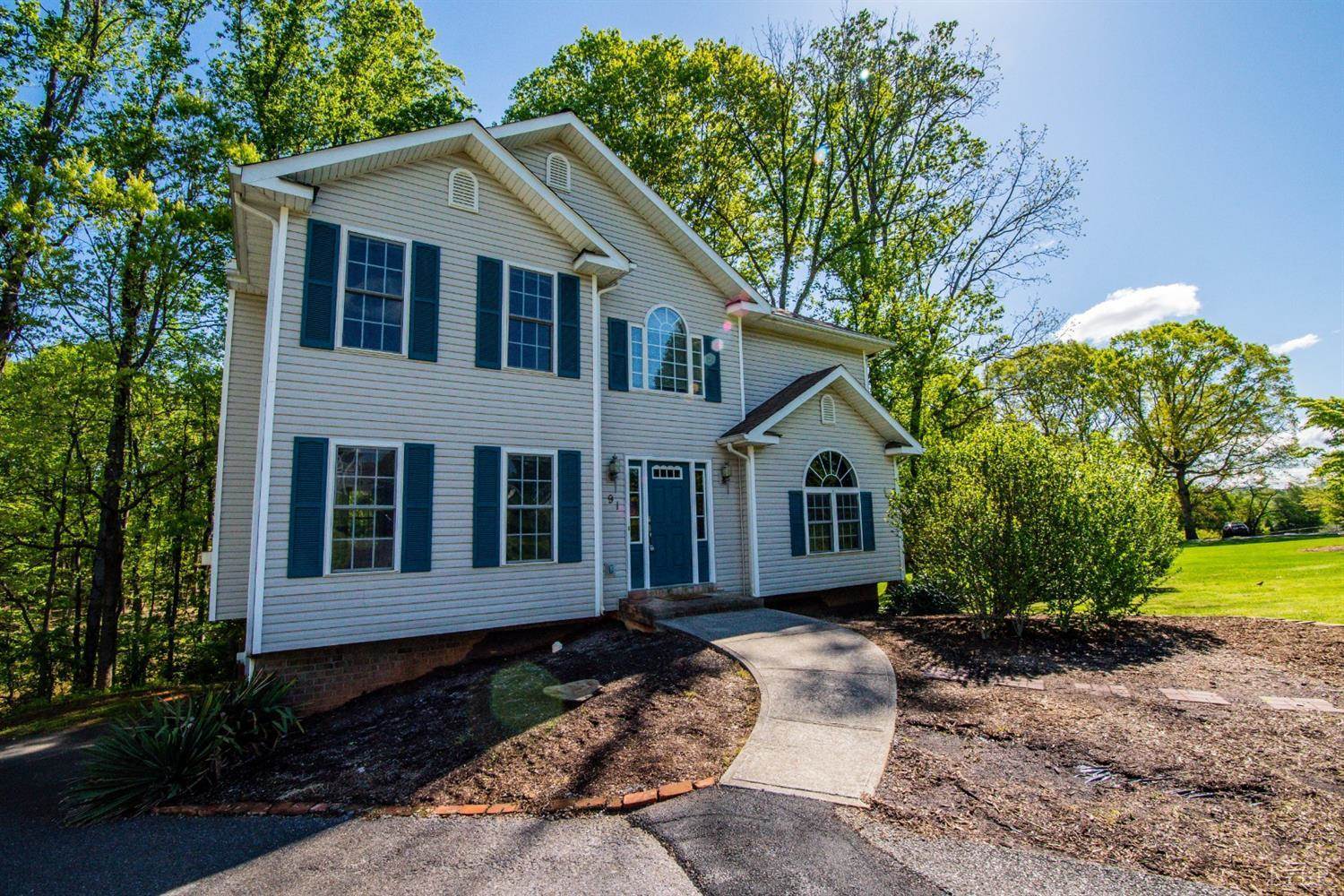 91 Viking Drive, Lynchburg, VA 24502