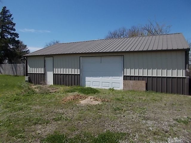 3453 Kingman RD, Ottawa, KS 66067