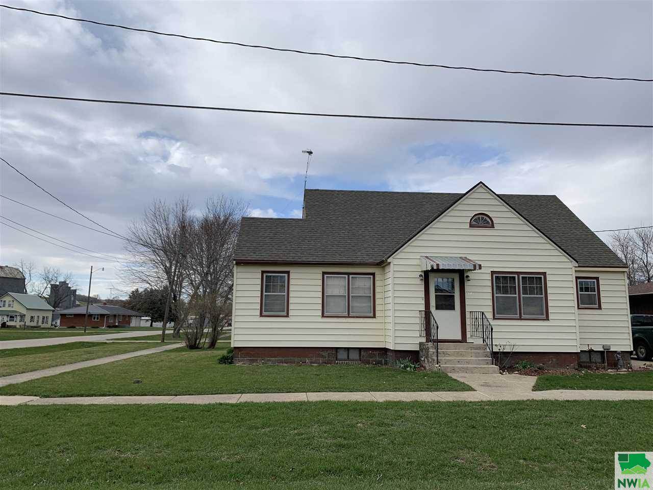 101 Division St. E., Anthon, IA 51004