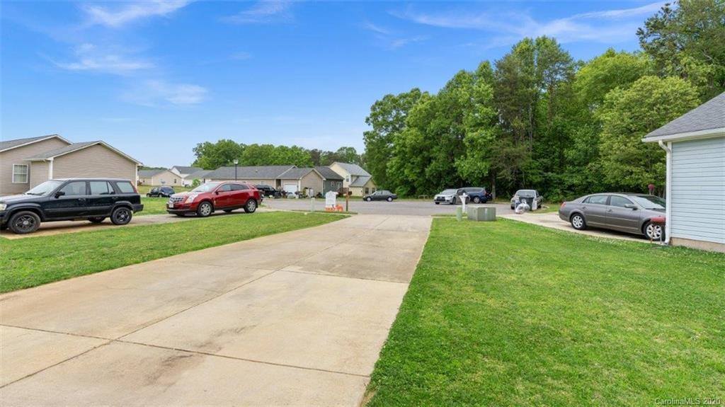 204 Corinthian Dr, Statesville, NC 28677