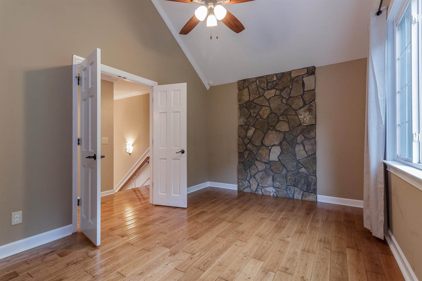 147 Meadowview Dr, Rossville, GA 30741