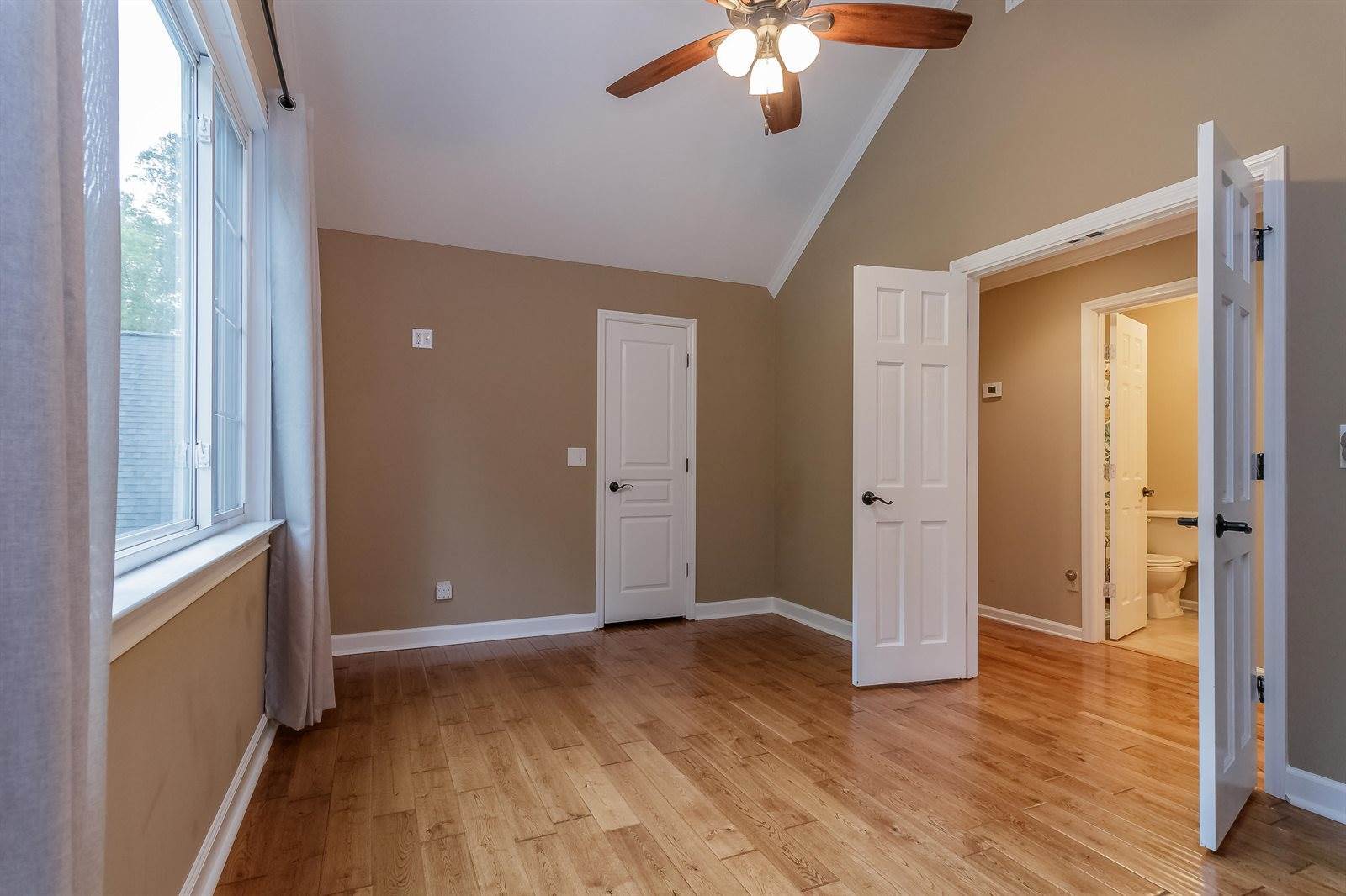 147 Meadowview Dr, Rossville, GA 30741