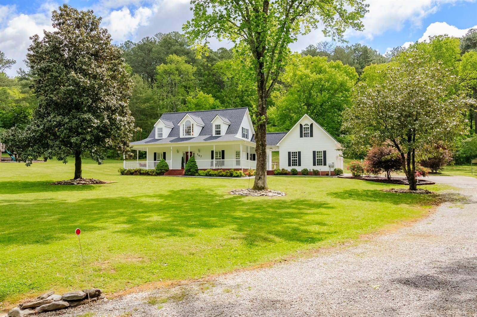 147 Meadowview Dr, Rossville, GA 30741