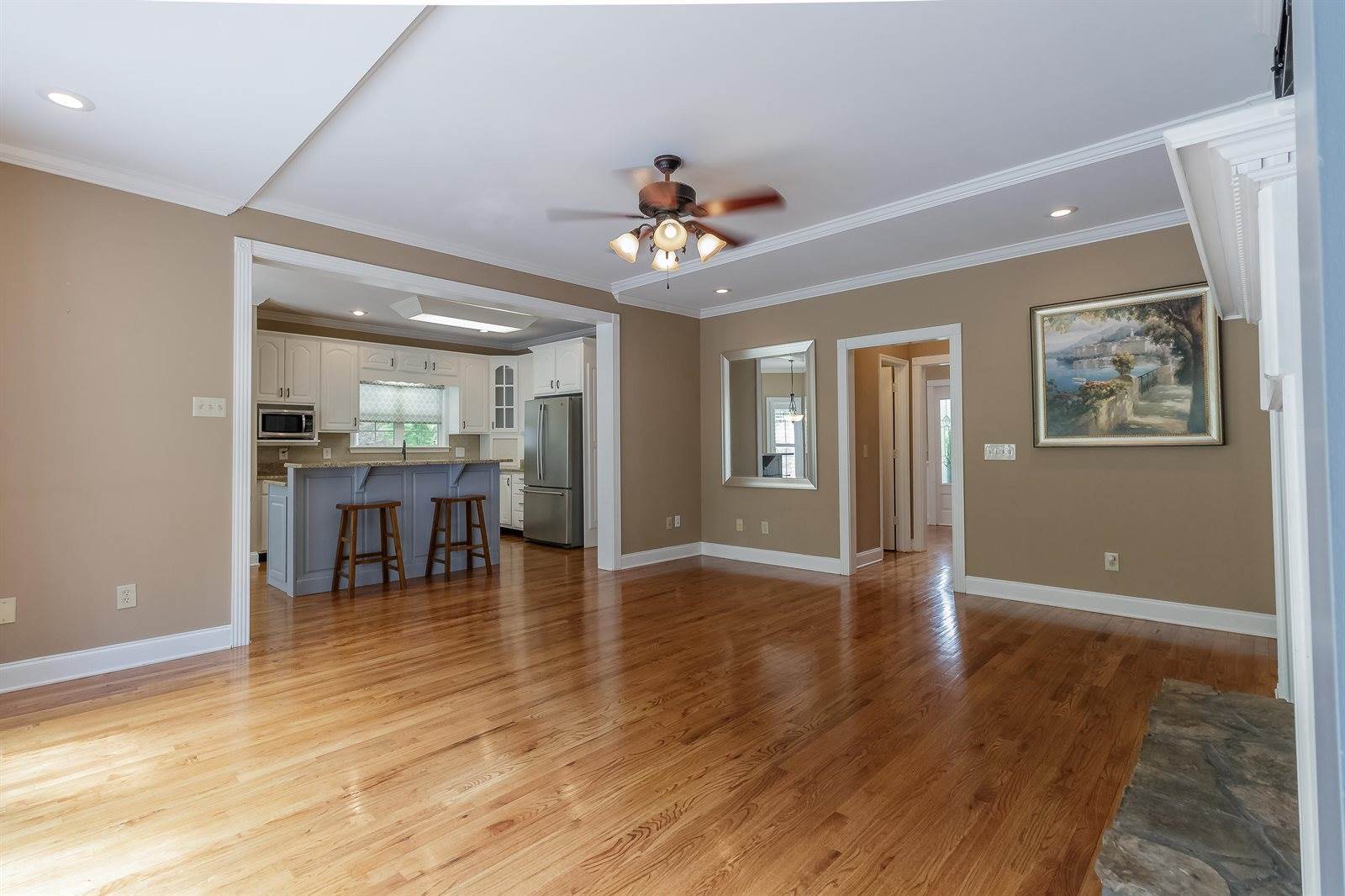 147 Meadowview Dr, Rossville, GA 30741