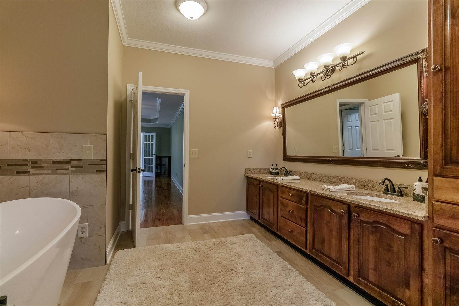 147 Meadowview Dr, Rossville, GA 30741