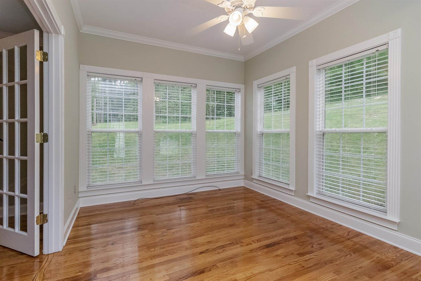 147 Meadowview Dr, Rossville, GA 30741