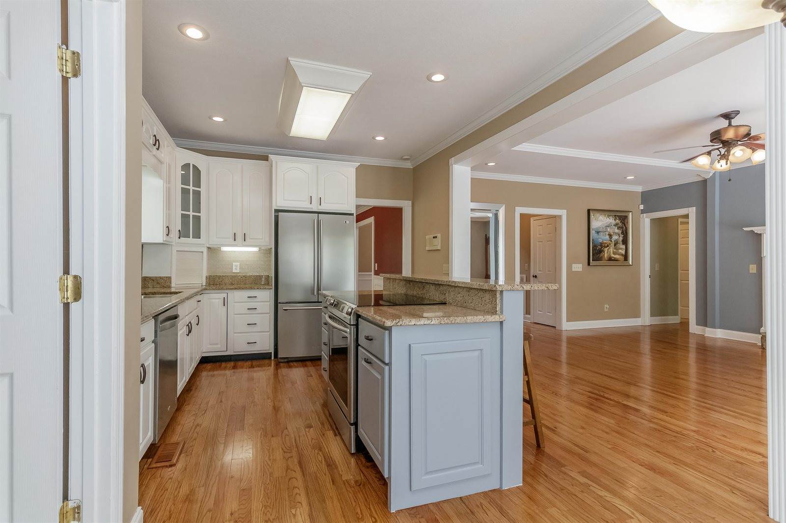 147 Meadowview Dr, Rossville, GA 30741