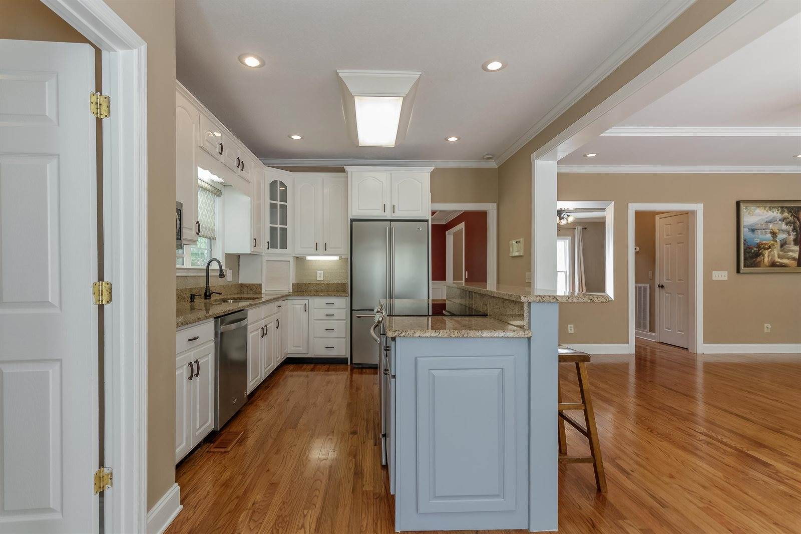 147 Meadowview Dr, Rossville, GA 30741