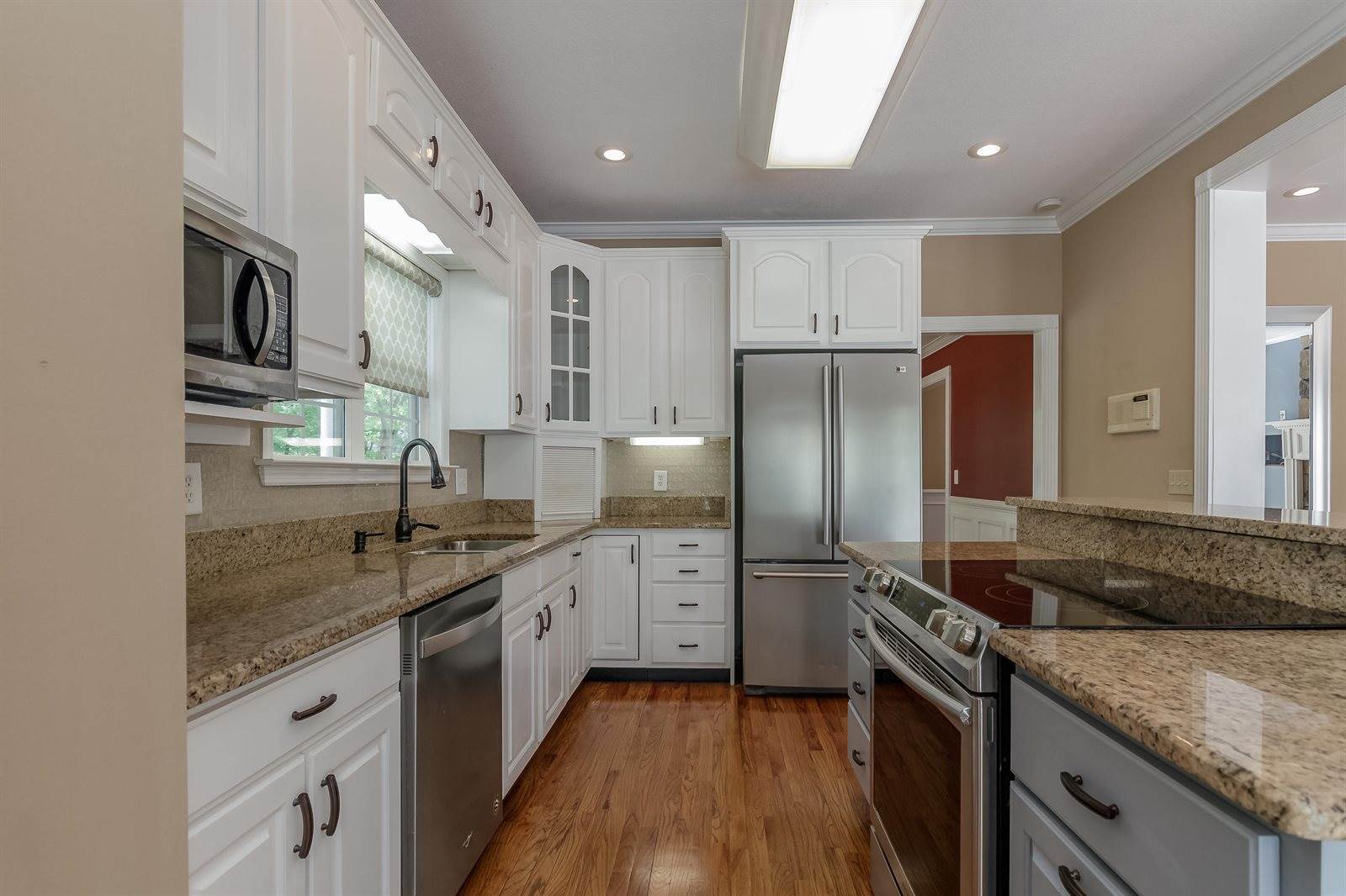 147 Meadowview Dr, Rossville, GA 30741