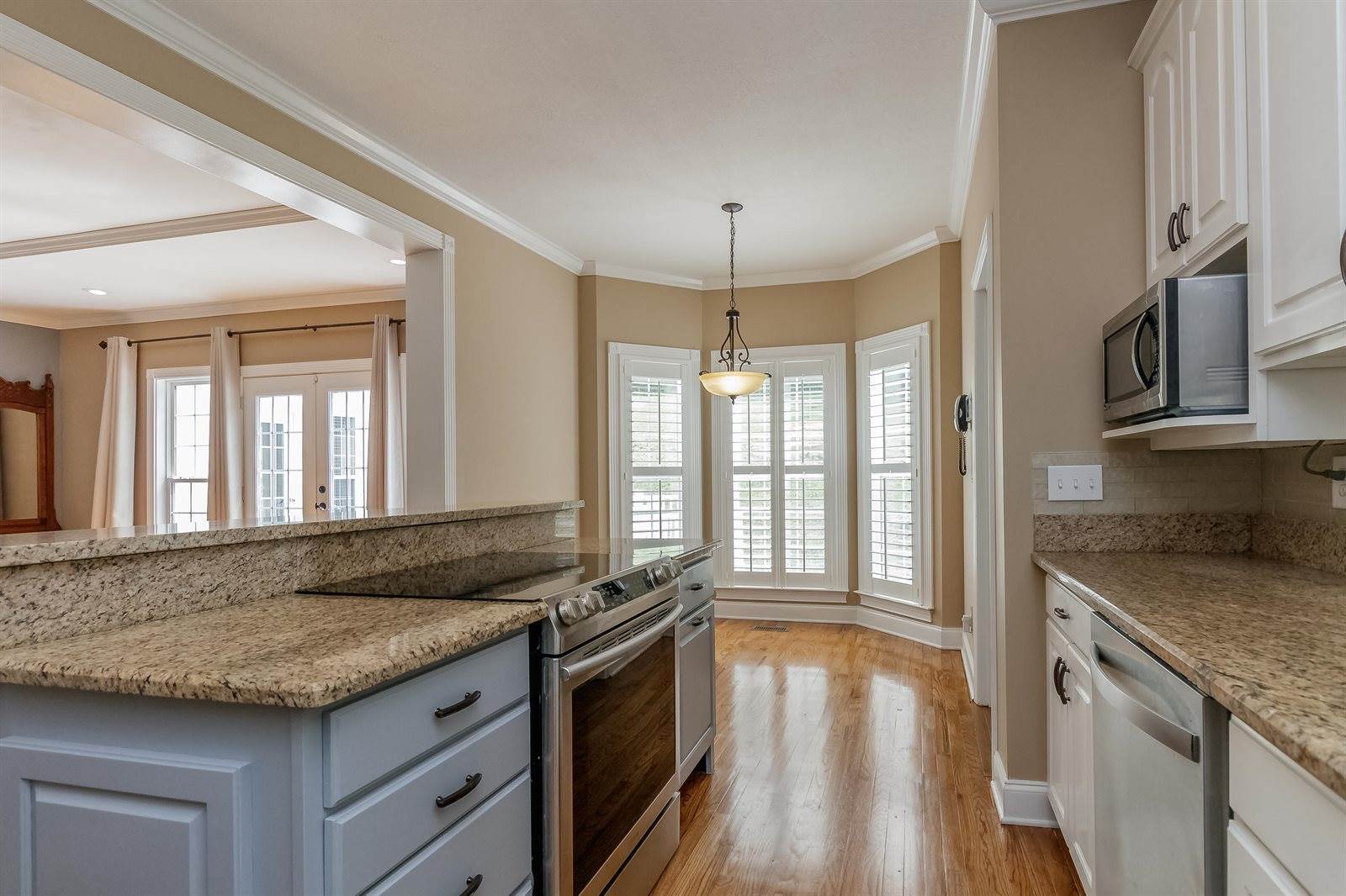 147 Meadowview Dr, Rossville, GA 30741