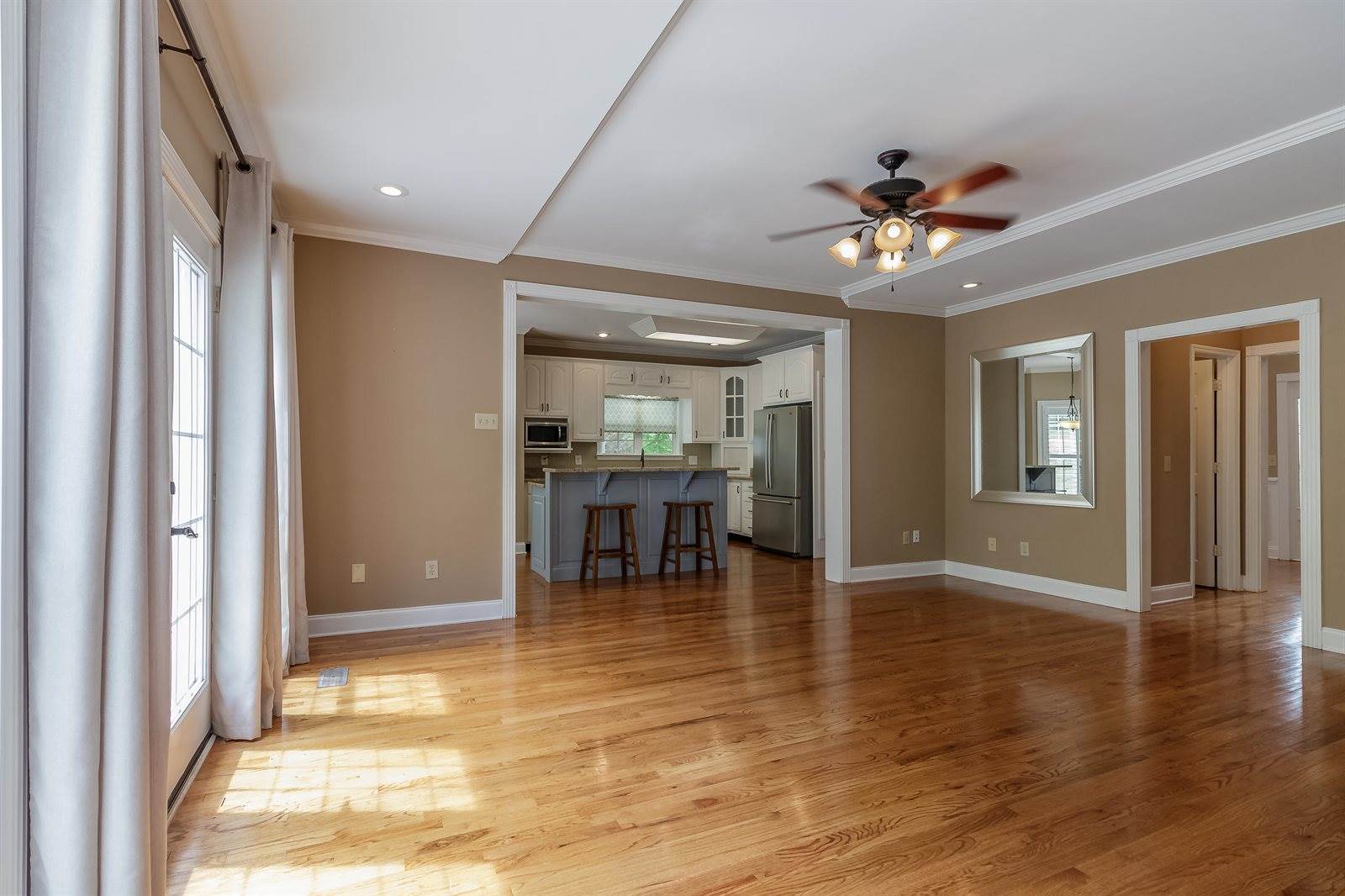 147 Meadowview Dr, Rossville, GA 30741