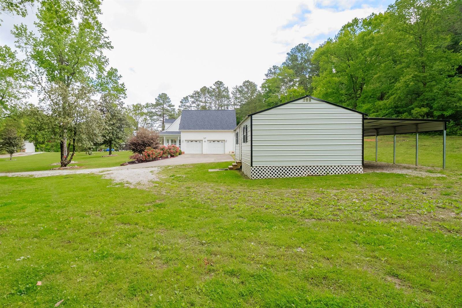 147 Meadowview Dr, Rossville, GA 30741