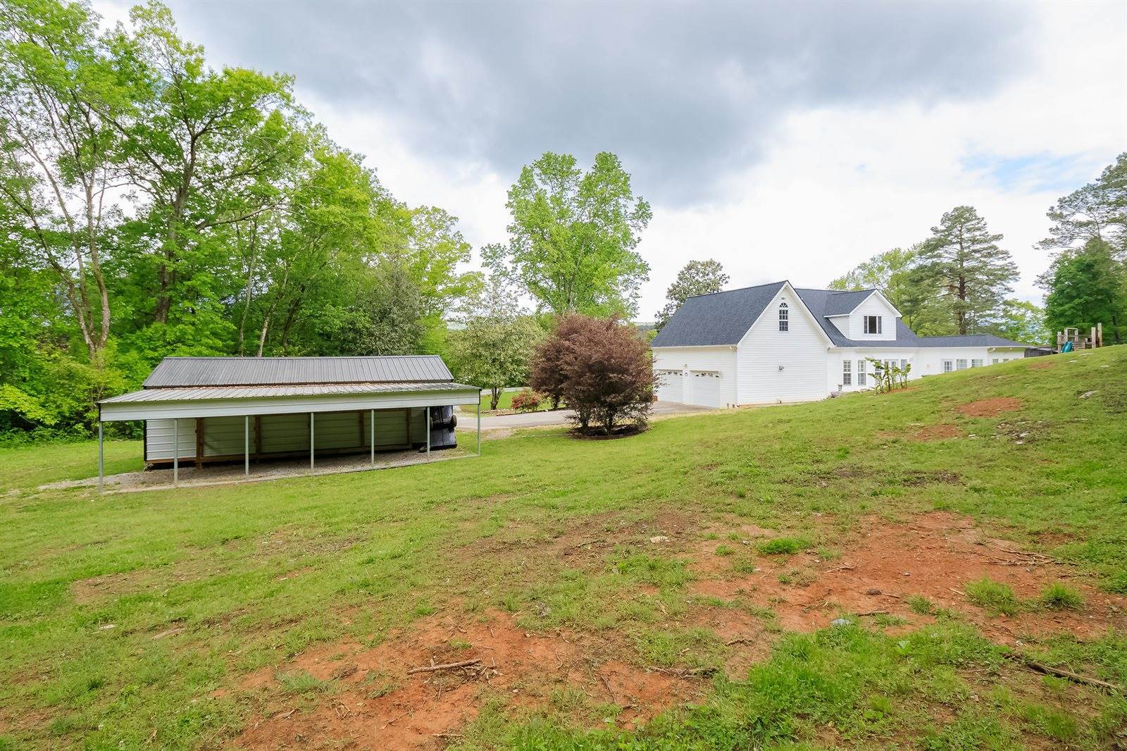 147 Meadowview Dr, Rossville, GA 30741