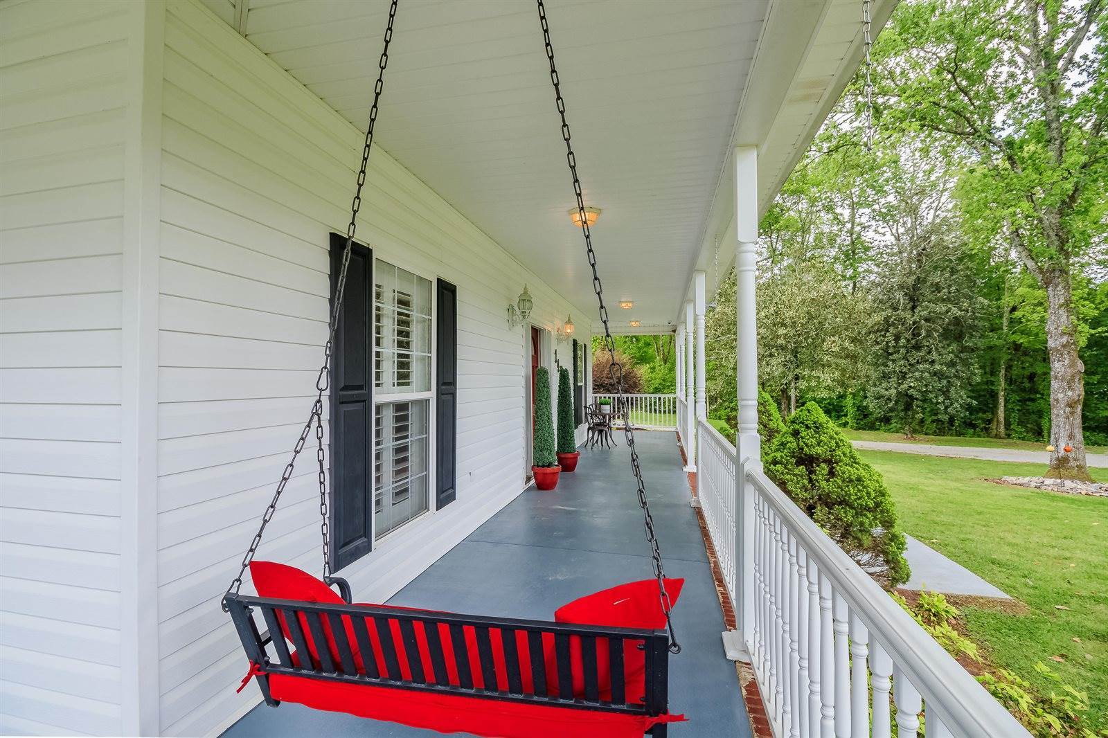 147 Meadowview Dr, Rossville, GA 30741