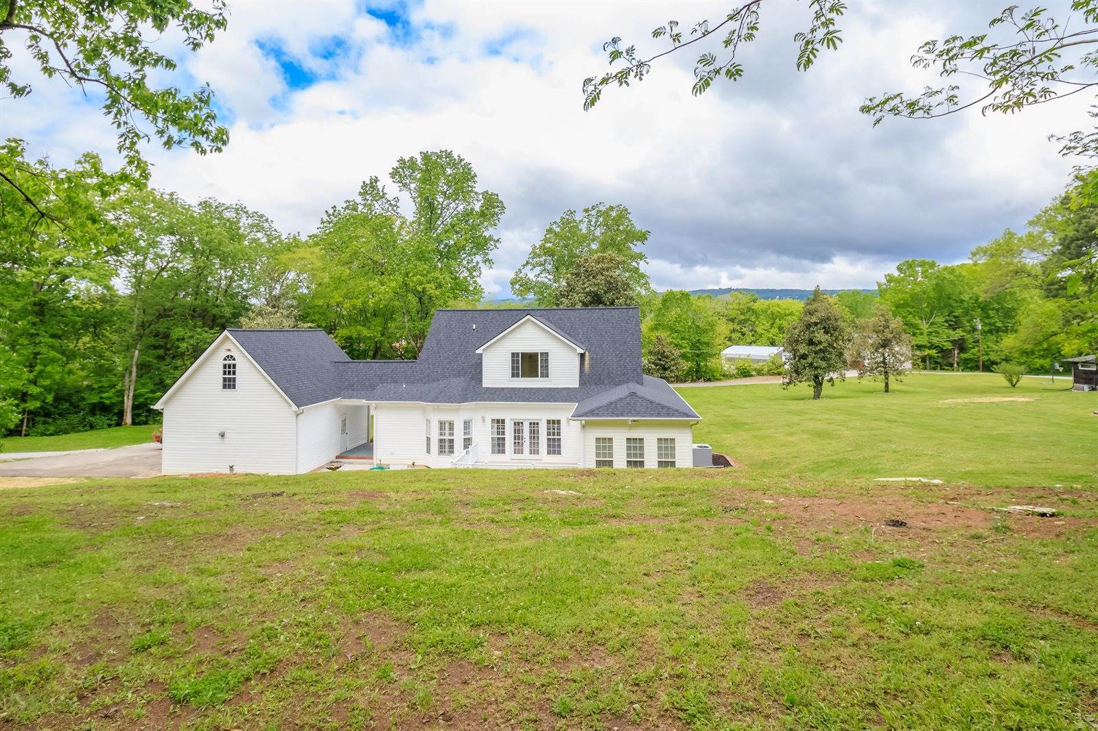 147 Meadowview Dr, Rossville, GA 30741