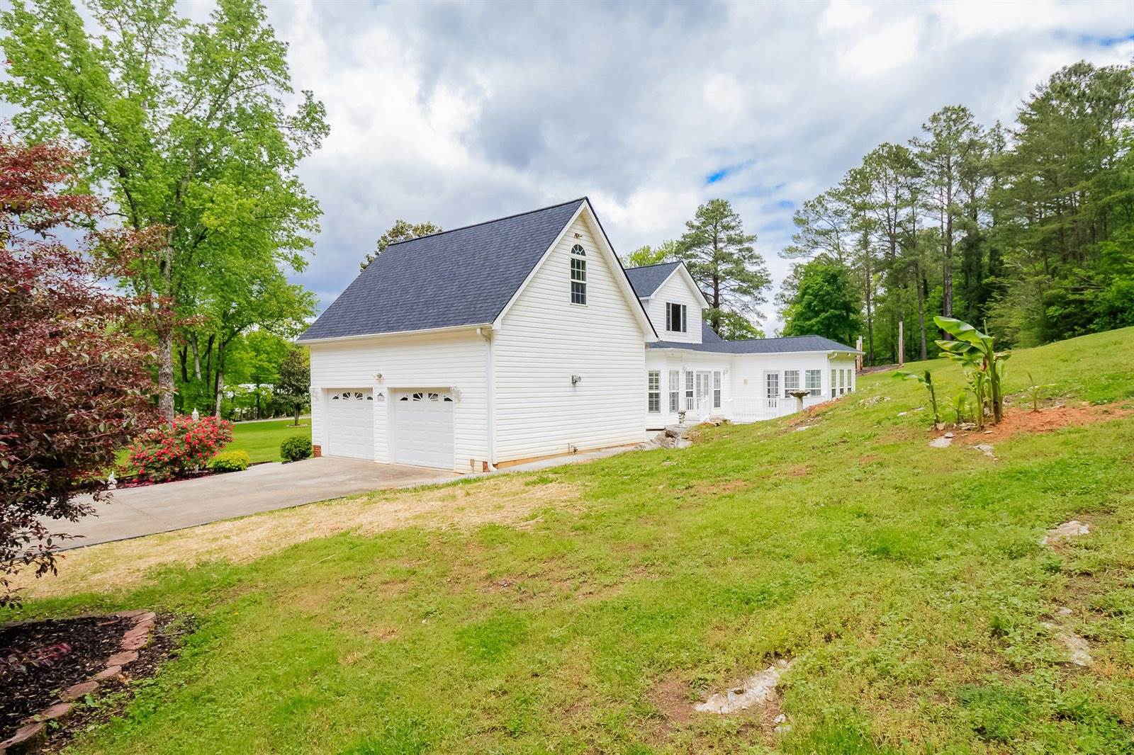 147 Meadowview Dr, Rossville, GA 30741