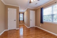 147 Meadowview Dr, Rossville, GA 30741