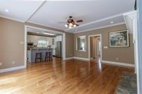 147 Meadowview Dr, Rossville, GA 30741