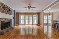 147 Meadowview Dr, Rossville, GA 30741