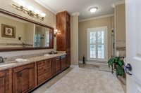 147 Meadowview Dr, Rossville, GA 30741