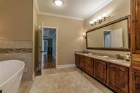 147 Meadowview Dr, Rossville, GA 30741