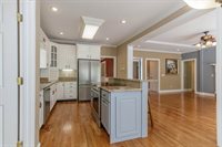 147 Meadowview Dr, Rossville, GA 30741