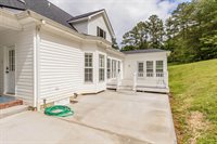 147 Meadowview Dr, Rossville, GA 30741