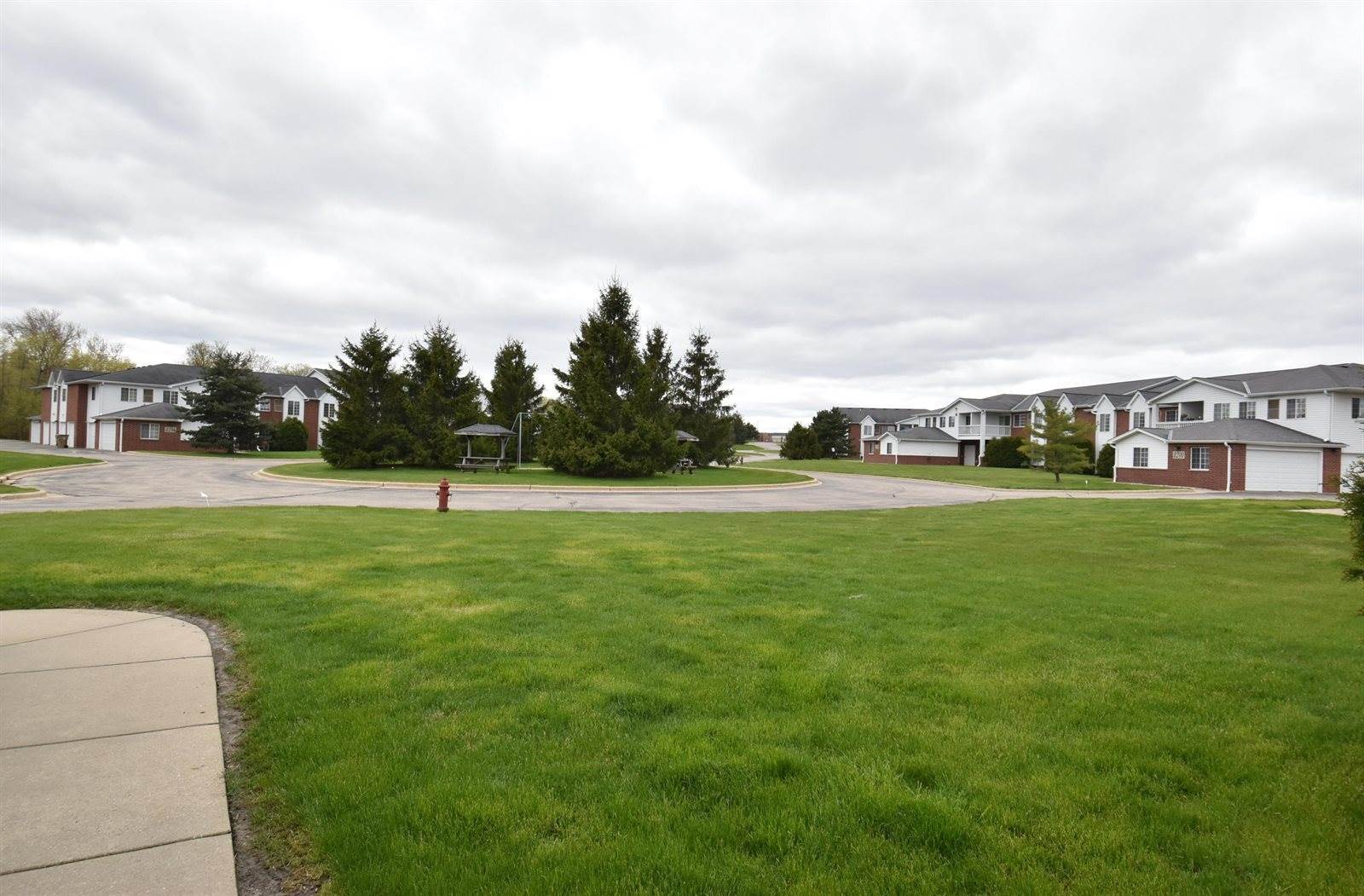 8060 Lexington Pl, 11, Pleasant Prairie, WI 53158 Listings