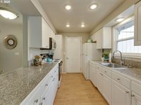 8980 SW 80TH Ave, Portland, OR 97223