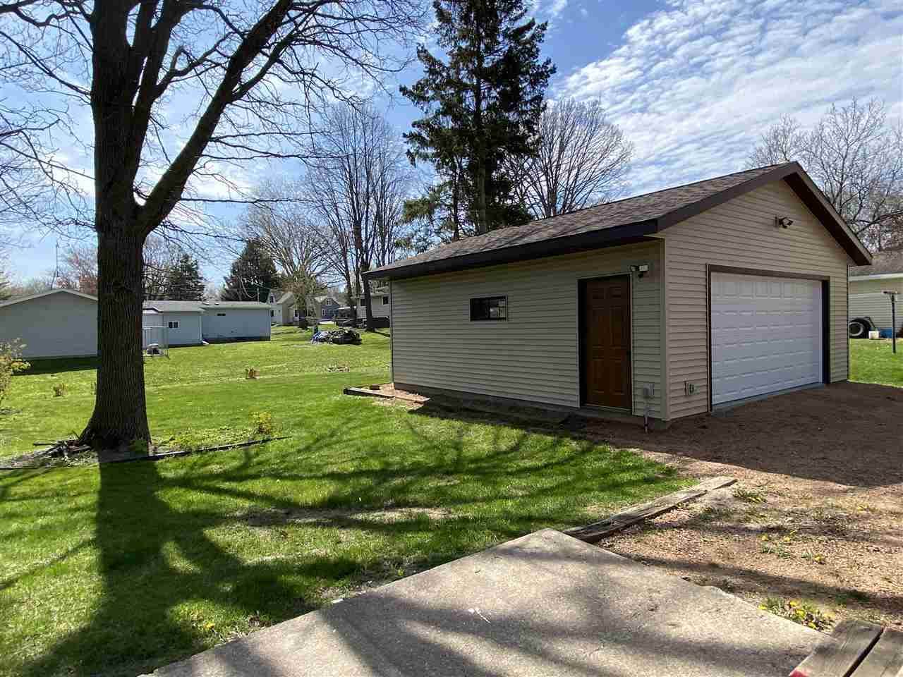 207 N Palmetto Avenue, Marshfield, WI 54449