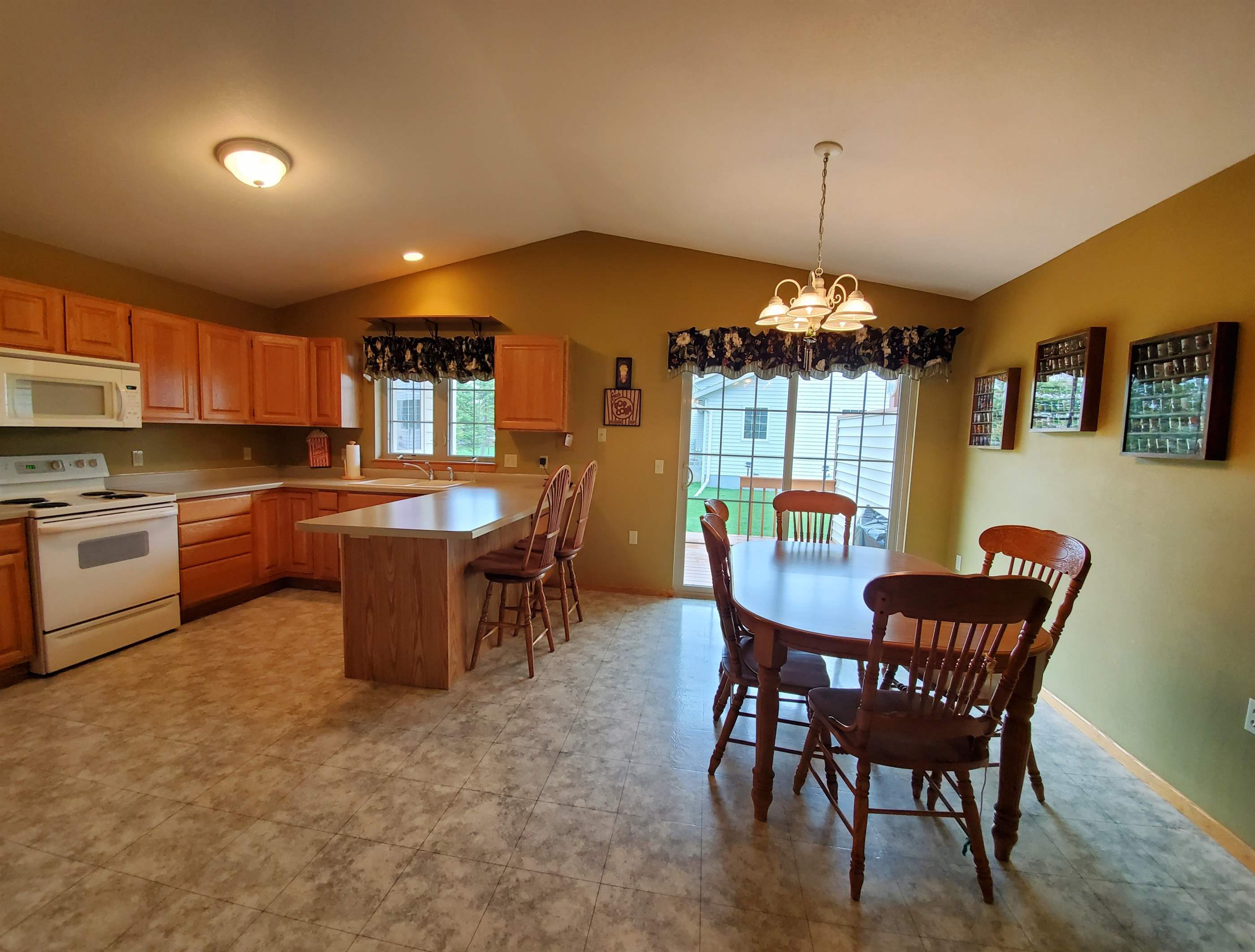 605 N Juno Avenue, Marshfield, WI 54449