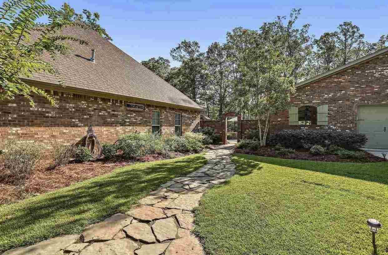 135 Pine Hill Dr, Brandon, MS 39047