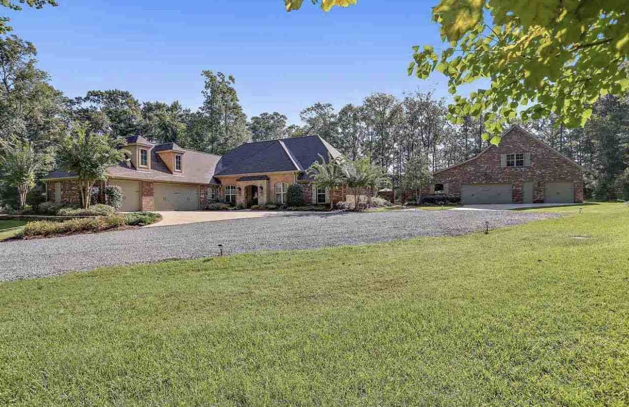 135 Pine Hill Dr, Brandon, MS 39047