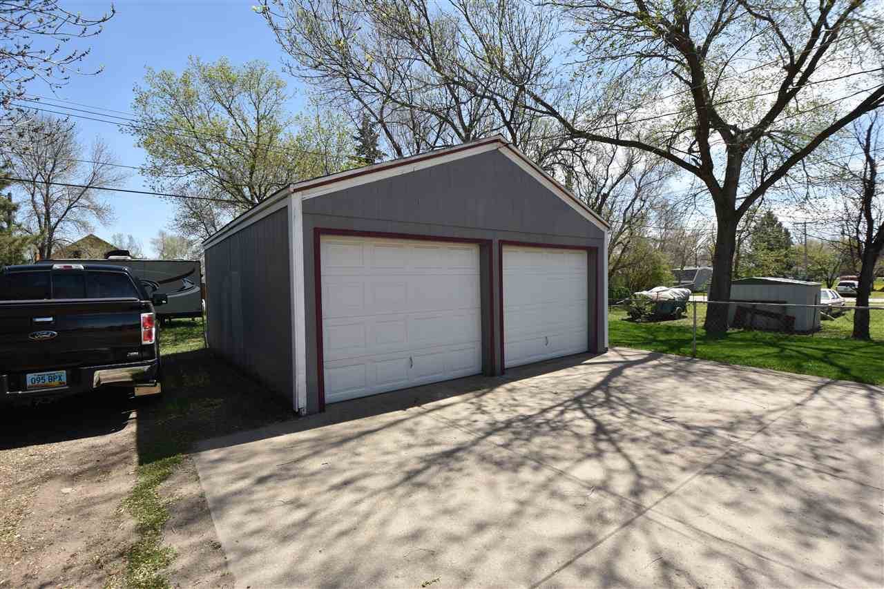 105 Pleasant Ave S, Surrey, ND 58785