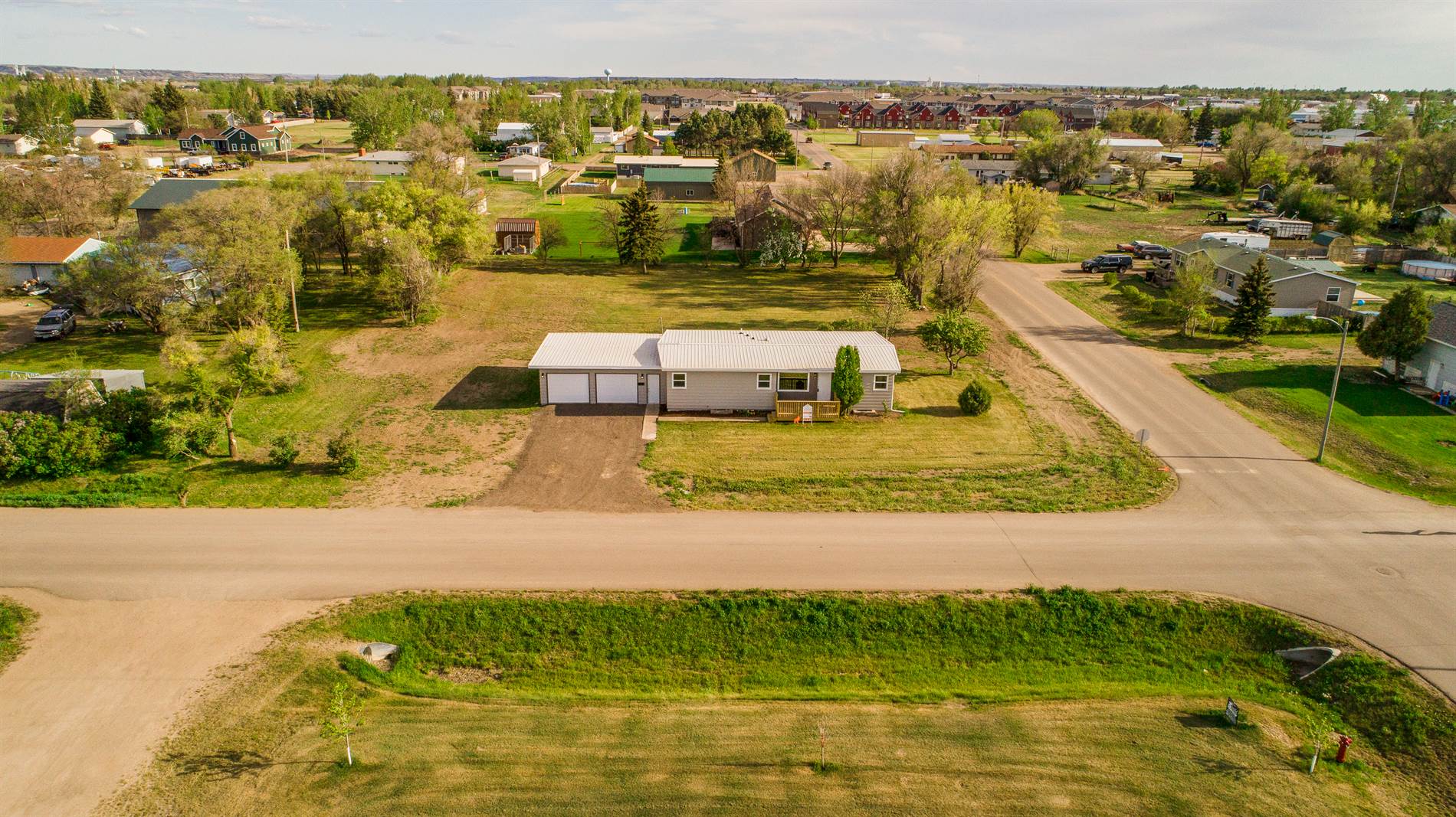 312 38th St East, Williston, ND 58801