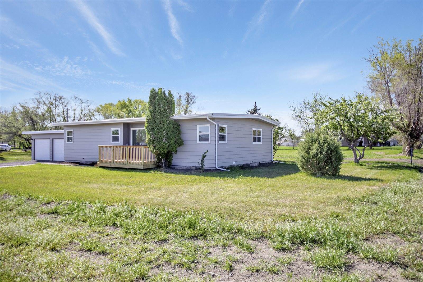 312 38th St East, Williston, ND 58801