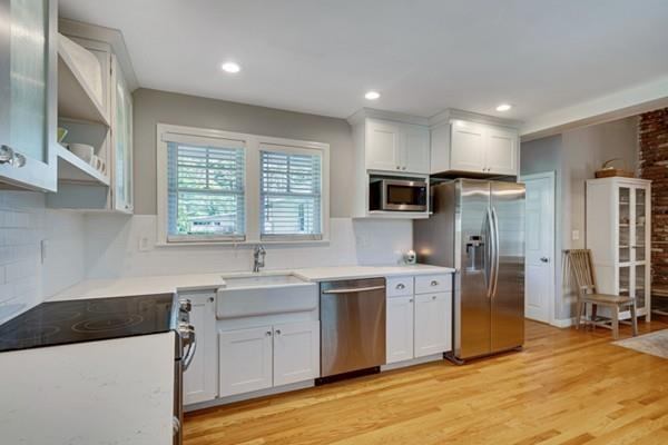 6 Kent Rd, Norwood, MA 02062