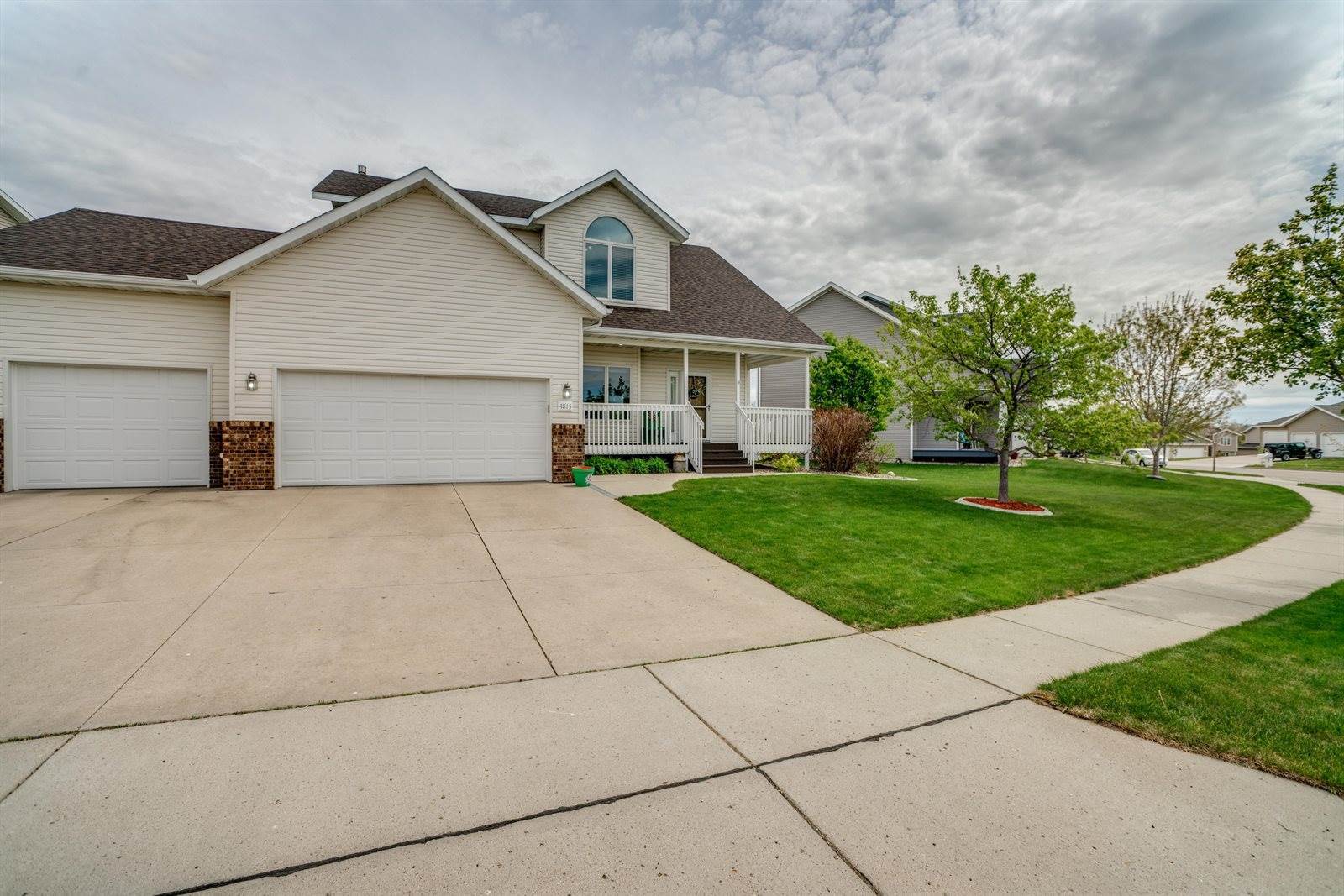 4815 Fountainblue Drive, Bismarck, ND 58503