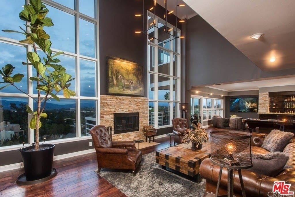 21565 Arcos Drive, Woodland Hills, CA 91364