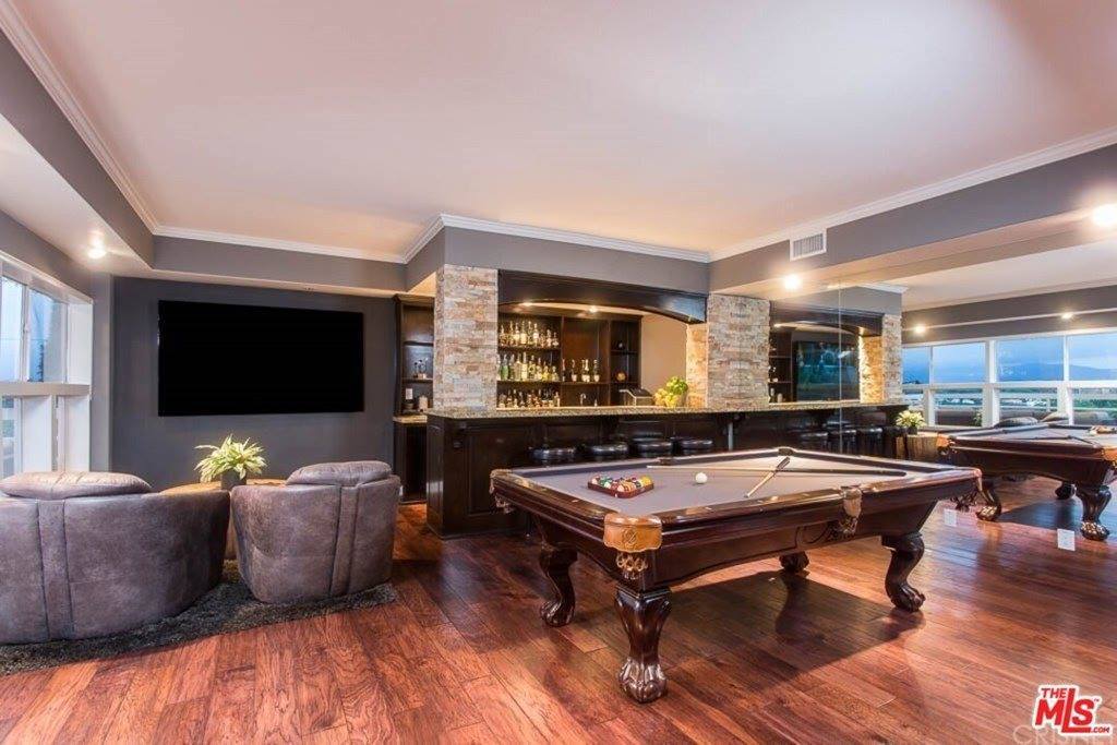 21565 Arcos Drive, Woodland Hills, CA 91364