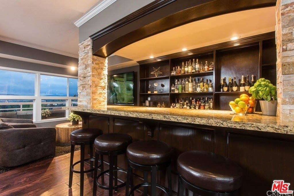 21565 Arcos Drive, Woodland Hills, CA 91364